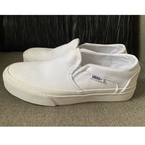 ✨Vans White Tumble Slip On - size 6